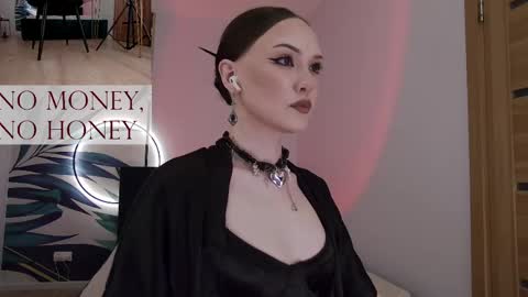 Goddess Sirena online show from May 3, 8:15 pm