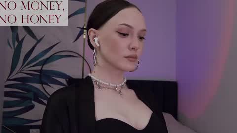 Goddess Sirena online show from June 17, 8:10 pm