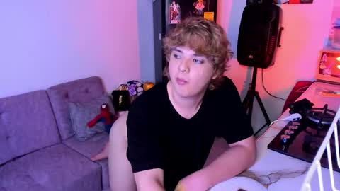 Snapshot of sirius_angels chatting on February 4, 1:00 am Sirius angels online show from February 4, 1:00 am