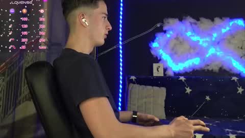 Snapshot of sirreedy chatting on December 1, 3:55 am SirReedy online show from December 1, 3:55 am