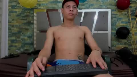 Snapshot of sirryant chatting on December 11, 7:03 pm SIR RYANT online show from December 11, 7:03 pm