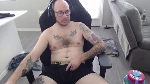 Snapshot of sirscotty831 chatting on December 15, 10:37 pm Sir Scotty online show from December 15, 10:37 pm