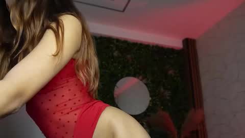 Dee online show from February 16, 8:49 pm