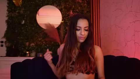 Dee online show from April 3, 7:45 pm