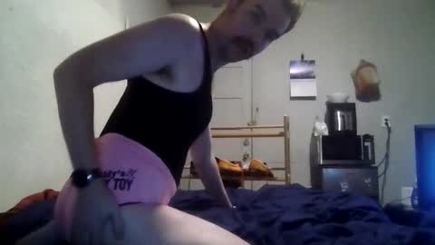 Snapshot of sissiebeard chatting on November 3, 8:15 am sissiebeard online show from November 3, 8:15 am