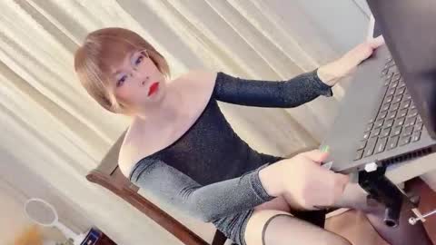 Sissy Ada online show from May 2, 12:10 pm
