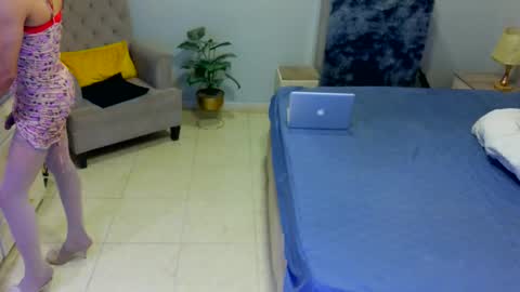 D i f a  Ana Arbeh shemale online show from April 4, 10:46 am