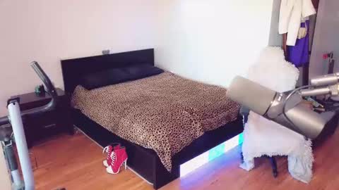 Snapshot of sissyashleigh chatting on September 9, 8:08 pm Ashleigh Mak online show from September 9, 8:08 pm