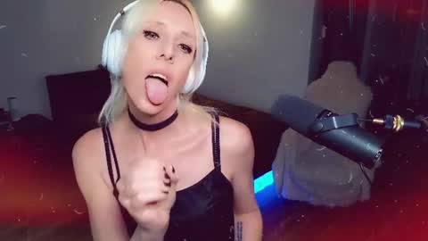 Ashleigh Mak online show from June 22, 9:56 pm