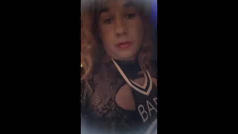 Snapshot of sissywhiteb chatting on April 17, 8:28 am sissywhiteb online show from April 17, 8:28 am