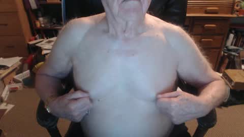 Snapshot of sjbottomboi chatting on October 2, 3:24 am sjbottomboi online show from October 2, 3:24 am