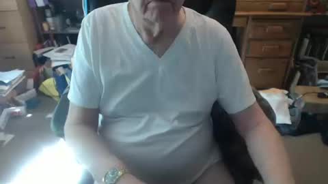 Snapshot of sjbottomboi chatting on October 9, 9:35 pm sjbottomboi online show from October 9, 9:35 pm