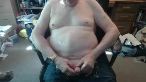 Snapshot of sjbottomboi chatting on October 28, 10:23 pm sjbottomboi online show from October 28, 10:23 pm