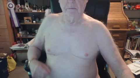 Snapshot of sjbottomboi chatting on July 17, 3:39 pm sjbottomboi online show from July 17, 3:39 pm