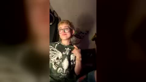 Snapshot of sk8rboi_twink chatting on June 23, 6:00 am sk8rboi_twink online show from June 23, 6:00 am