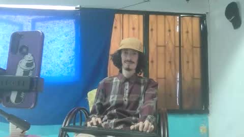 Snapshot of sk8sir chatting on February 15, 4:36 pm sk8sir online show from February 15, 4:36 pm