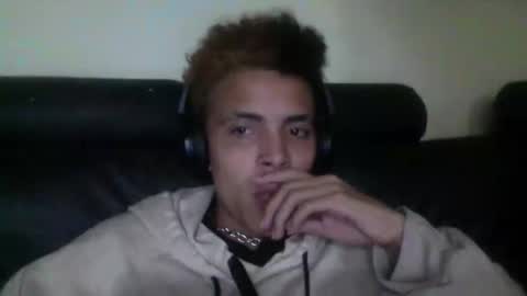 Snapshot of skady_coronado chatting on February 10, 2:52 am skady_coronado online show from February 10, 2:52 am