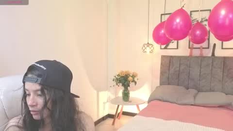 Snapshot of skarlette_brown chatting on February 15, 3:47 am Skarlette online show from February 15, 3:47 am