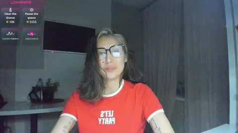 Snapshot of skarlettforeve chatting on June 26, 10:36 pm skarlett online show from June 26, 10:36 pm