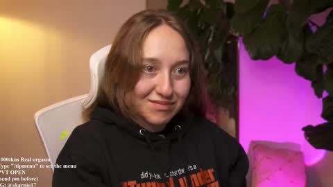 Im Scarlett  ONLINE  5pm-10pm NYC time  online show from September 18, 3:30 am