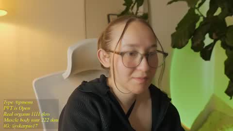 Snapshot of skarpio17 chatting on July 5, 9:22 pm Im Scarlett ONLINE 5pm-10pm NYC time online show from July 5, 9:22 pm