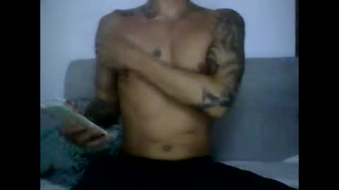 Snapshot of skater19xxx chatting on February 19, 5:16 am miguel online show from February 19, 5:16 am