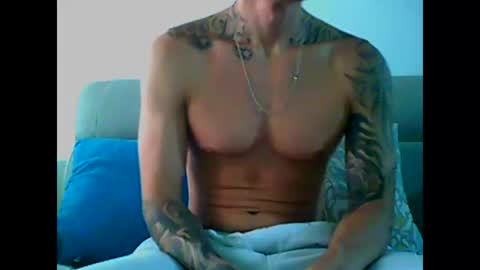 Snapshot of skater19xxx chatting on March 5, 8:32 pm miguel online show from March 5, 8:32 pm