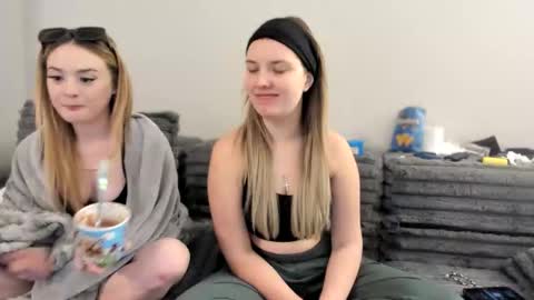 skiimaskabby online show from January 5, 11:52 pm