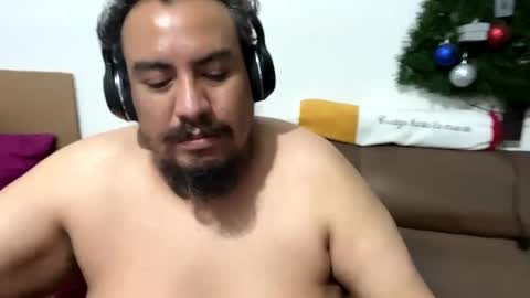 Snapshot of skinhell chatting on January 15, 2:27 am Elias online show from January 15, 2:27 am