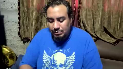 Snapshot of skinhell chatting on February 25, 12:31 am Elias online show from February 25, 12:31 am