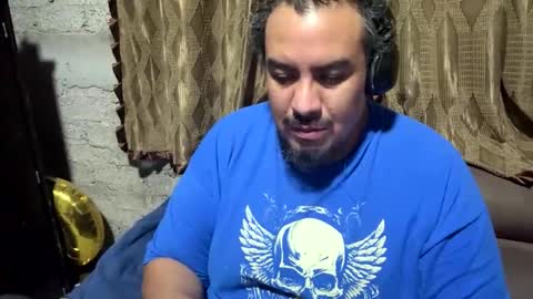 Snapshot of skinhell chatting on February 26, 12:53 am Elias online show from February 26, 12:53 am