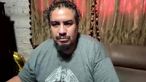 Snapshot of skinhell chatting on February 28, 11:39 pm Elias online show from February 28, 11:39 pm