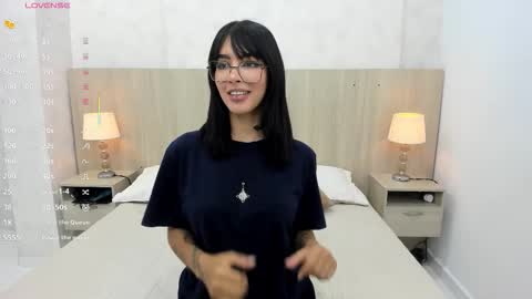 Snapshot of skinny_emily chatting on March 13, 7:31 pm Emily Rojas online show from March 13, 7:31 pm