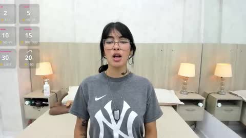 Snapshot of skinny_emily chatting on March 24, 7:52 pm Emily Rojas online show from March 24, 7:52 pm