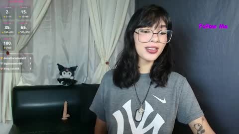 Snapshot of skinny_emily chatting on April 1, 8:28 pm Emily Rojas online show from April 1, 8:28 pm