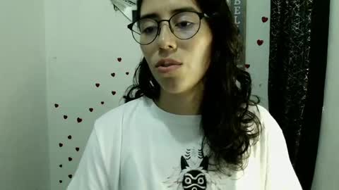 Snapshot of skinny_hot723 chatting on May 17, 1:14 am Raelle online show from May 17, 1:14 am