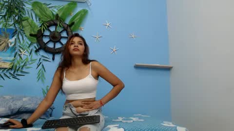 Snapshot of skinnybarbie022 chatting on July 10, 12:59 am barbi online show from July 10, 12:59 am