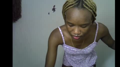 Snapshot of skinnybeauty1 chatting on April 18, 6:34 pm Linda independent model online show from April 18, 6:34 pm