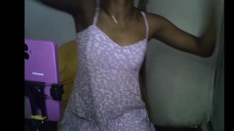 Snapshot of skinnybeauty1 chatting on April 19, 3:17 am Linda independent model online show from April 19, 3:17 am