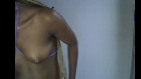 Snapshot of skinnybeauty1 chatting on April 19, 6:54 pm Linda independent model online show from April 19, 6:54 pm