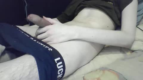 skinnycuteb0y online show from May 30, 5:59 am