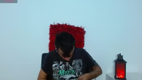 skinnydevil1 online show from February 13, 3:35 am