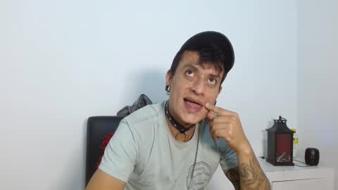 skinnydevil1 online show from February 16, 3:35 am