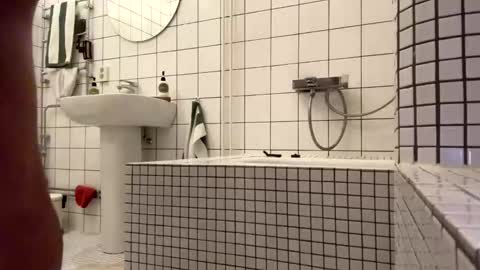 skinnyduderino online show from November 28, 11:35 am