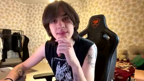 Snapshot of skinnyfitboi chatting on May 2, 8:52 am skinnyfitboi online show from May 2, 8:52 am