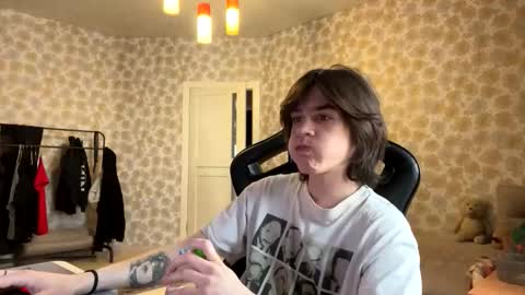 Snapshot of skinnyfitboi chatting on May 8, 9:36 am skinnyfitboi online show from May 8, 9:36 am