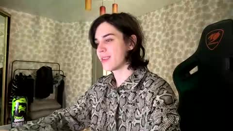 Snapshot of skinnyfitboi chatting on May 26, 9:49 am skinnyfitboi online show from May 26, 9:49 am