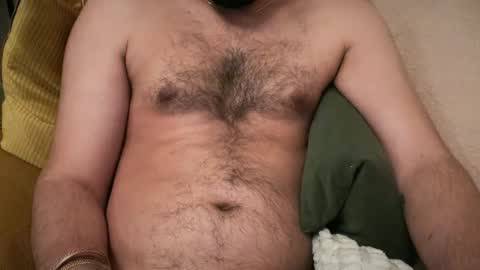 Snapshot of skinnyguyfun chatting on April 29, 12:37 am skinnyguyfun online show from April 29, 12:37 am