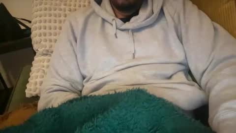 Snapshot of skinnyguyfun chatting on May 4, 11:34 pm skinnyguyfun online show from May 4, 11:34 pm