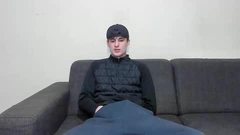 Snapshot of skinnyguywithbigd chatting on December 4, 10:46 am skinnyguywithbigd online show from December 4, 10:46 am